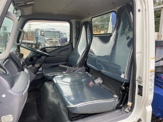 三菱ふそうキャンタークレーン3段小型（2t・3t）[写真29]