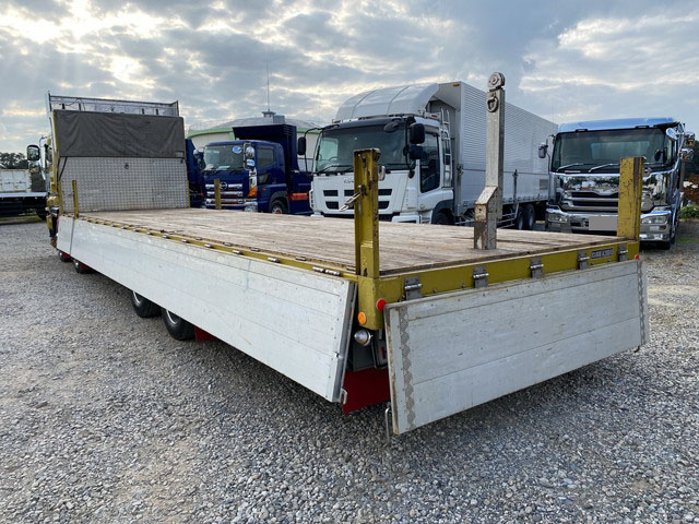 いすゞギガアルミブロック大型（10t）[写真12]