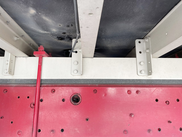 UDトラックスコンドルアルミウイング増トン（6t・8t）[写真12]