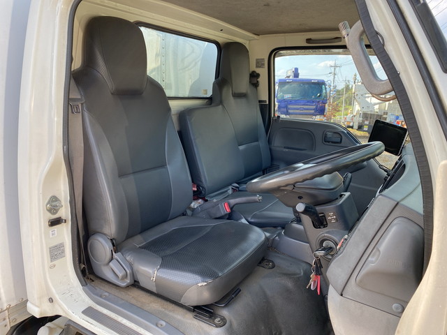 いすゞエルフパネルバン小型（2t・3t）[写真28]