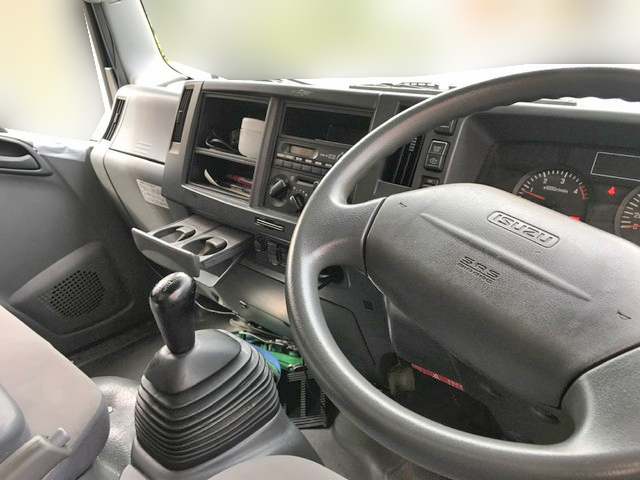 いすゞエルフアルミバン小型（2t・3t）[写真30]