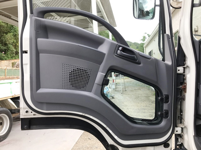 いすゞフォワードアルミウイング中型（4t）[写真24]