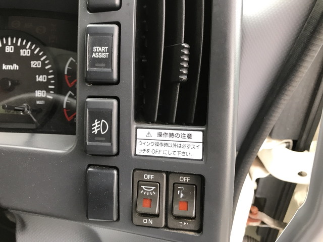 いすゞフォワードアルミウイング中型（4t）[写真34]