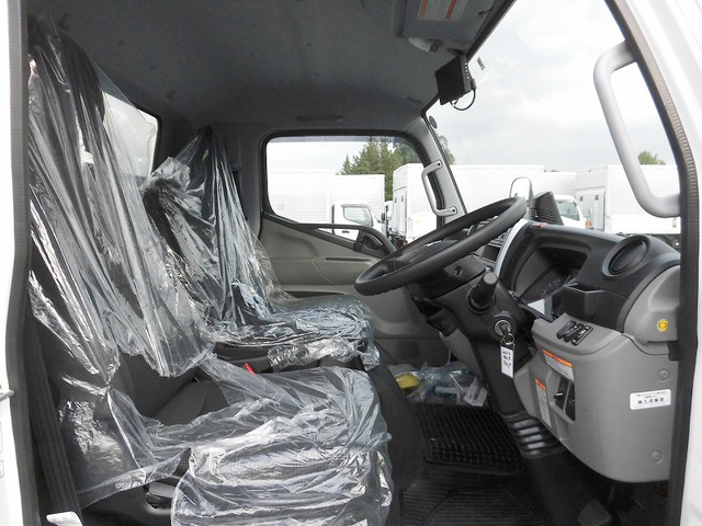 三菱ふそうキャンターアルミウイング小型（2t・3t）[写真15]