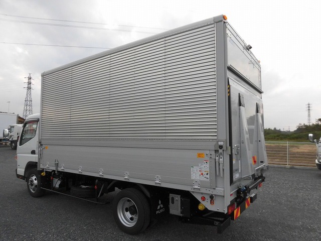 三菱ふそうキャンターアルミウイング小型（2t・3t）[写真02]