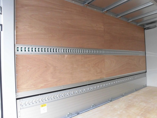 三菱ふそうキャンターアルミウイング小型（2t・3t）[写真07]