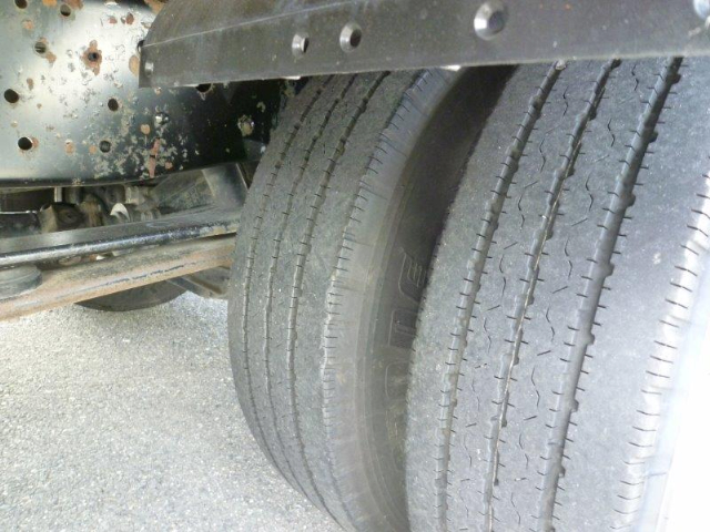 いすゞエルフ平ボディ小型（2t・3t）[写真28]