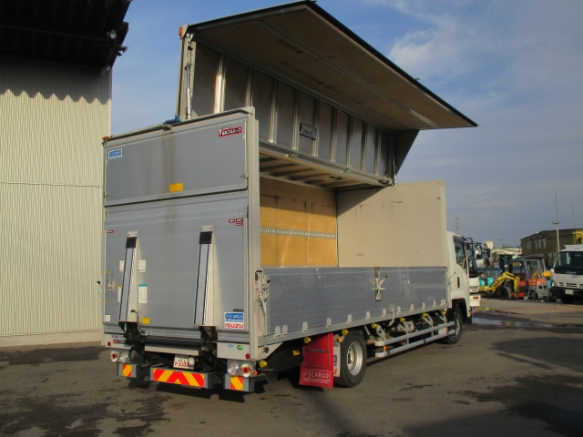 いすゞフォワードアルミウイング中型（4t）[写真02]