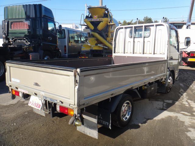 三菱ふそうキャンターガッツ平ボディ小型（2t・3t）[写真02]