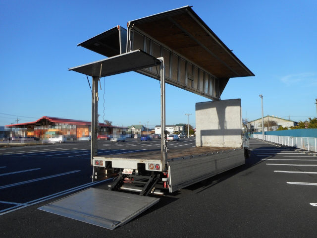 いすゞフォワードアルミウイング中型（4t）[写真02]