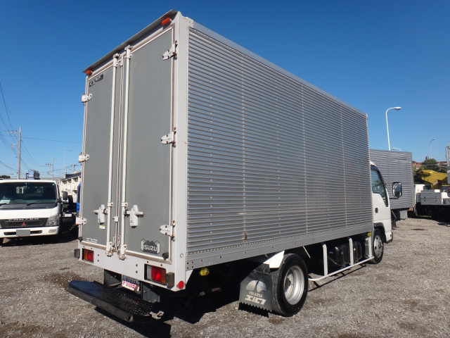 いすゞエルフアルミバン小型（2t・3t）[写真02]