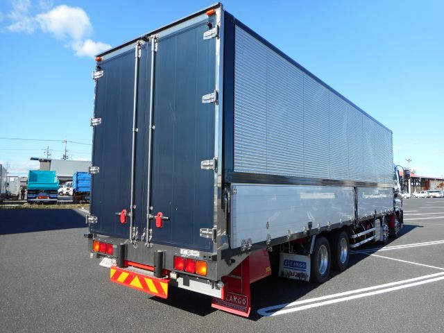 いすゞギガアルミウイング大型（10t）[写真02]