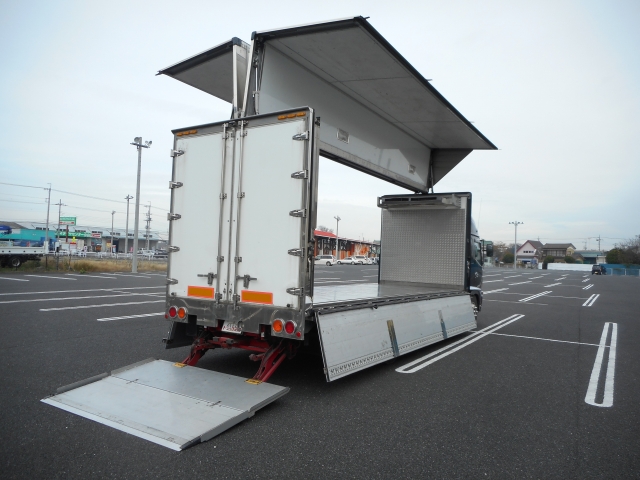 日野レンジャー冷蔵冷凍ウイング中型（4t）[写真02]