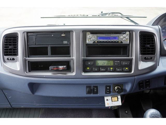 日野レンジャーアコーディオン車中型（4t）[写真36]