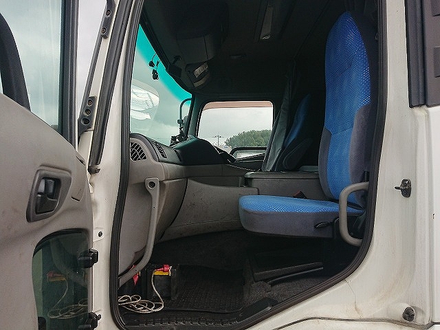 UDトラックスクオンアルミブロック大型（10t）[写真12]