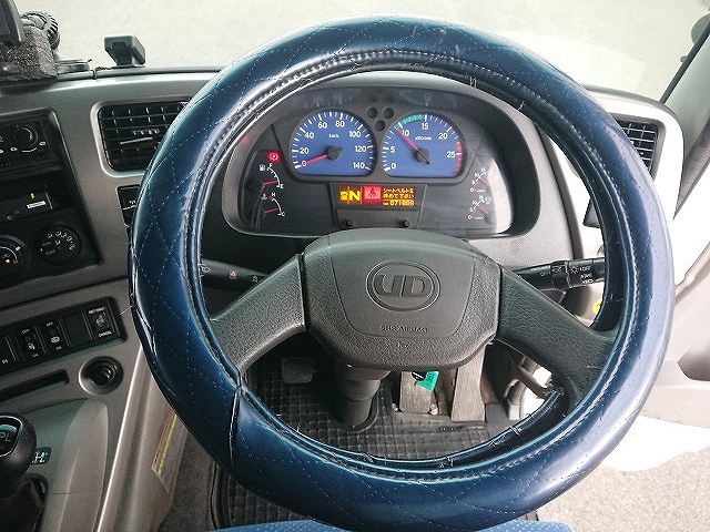 UDトラックスクオンアルミブロック大型（10t）[写真13]