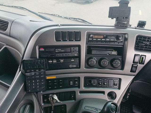 UDトラックスクオンアルミブロック大型（10t）[写真15]