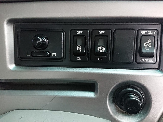 UDトラックスクオンアルミブロック大型（10t）[写真16]