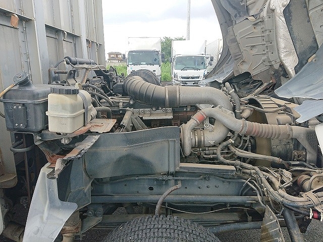 UDトラックスクオンアルミブロック大型（10t）[写真22]