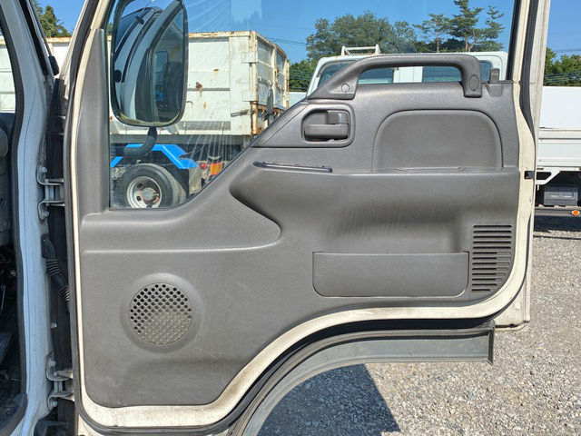 いすゞエルフアルミバン小型（2t・3t）[写真31]