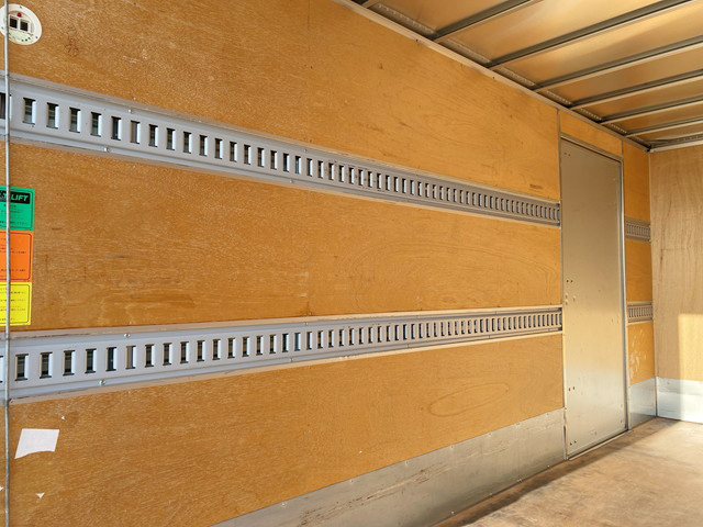 日産アトラスアルミバン小型（2t・3t）[写真11]