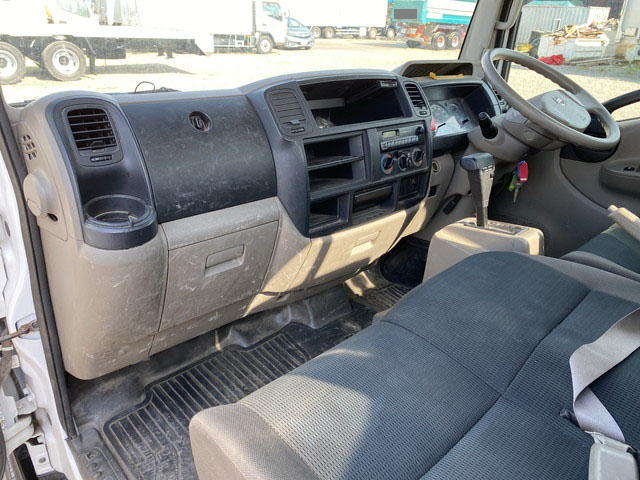 日産アトラス平ボディ小型（2t・3t）[写真30]