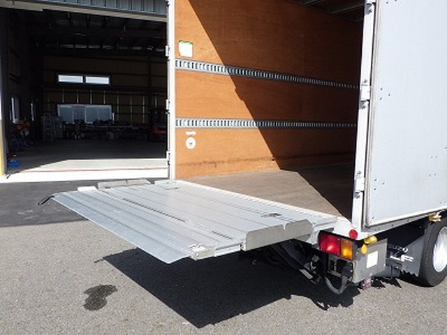 いすゞエルフアルミバン小型（2t・3t）[写真10]