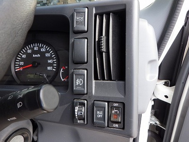 いすゞエルフアルミバン小型（2t・3t）[写真15]