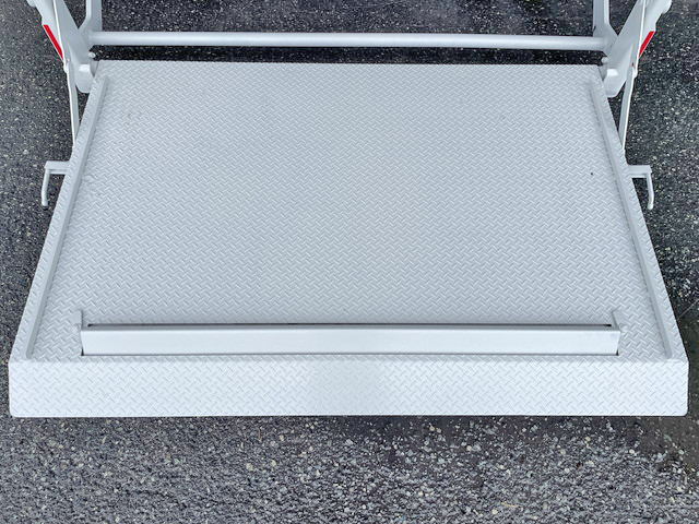 いすゞエルフ平ボディ小型（2t・3t）[写真16]