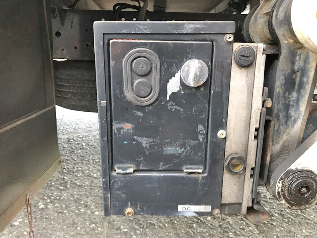 いすゞエルフ平ボディ小型（2t・3t）[写真18]