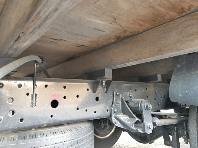 いすゞエルフ平ボディ小型（2t・3t）[写真22]