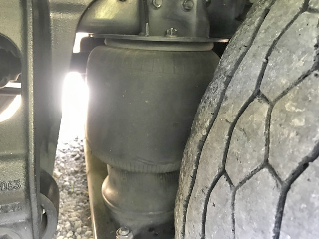 三菱ふそうスーパーグレートアルミウイング大型（10t）[写真12]