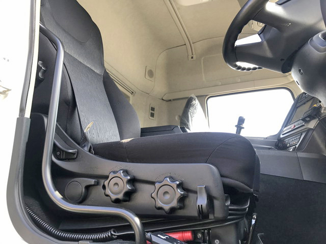 三菱ふそうスーパーグレートアルミウイング大型（10t）[写真23]