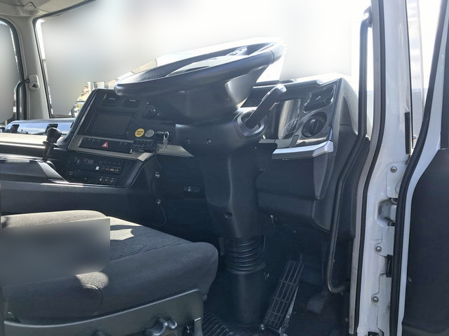 三菱ふそうスーパーグレートアルミウイング大型（10t）[写真24]