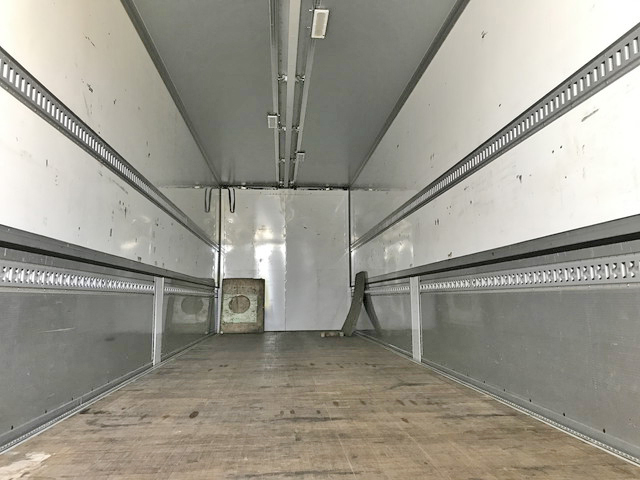 三菱ふそうスーパーグレートアルミウイング大型（10t）[写真09]