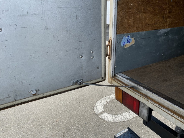 いすゞエルフアルミバン小型（2t・3t）[写真11]