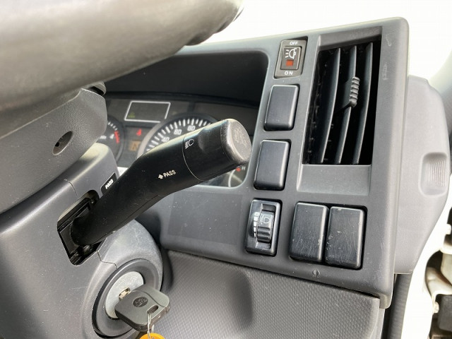 いすゞエルフアルミバン小型（2t・3t）[写真26]