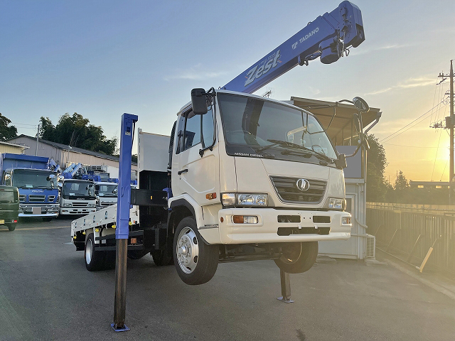 UDトラックスコンドルセルフクレーン3段増トン（6t・8t）BDG-PK36C [写真01]