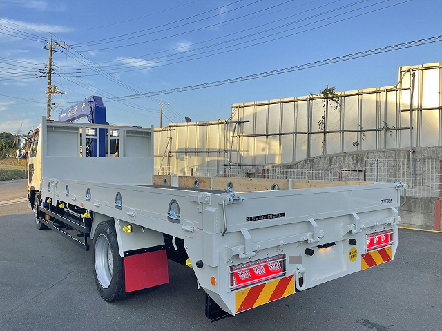 UDトラックスコンドルセルフクレーン3段増トン（6t・8t）[写真02]