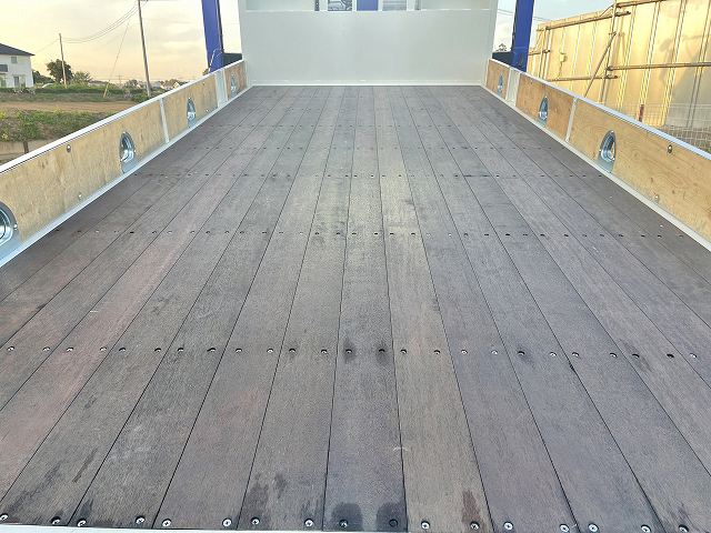 UDトラックスコンドルセルフクレーン3段増トン（6t・8t）[写真21]