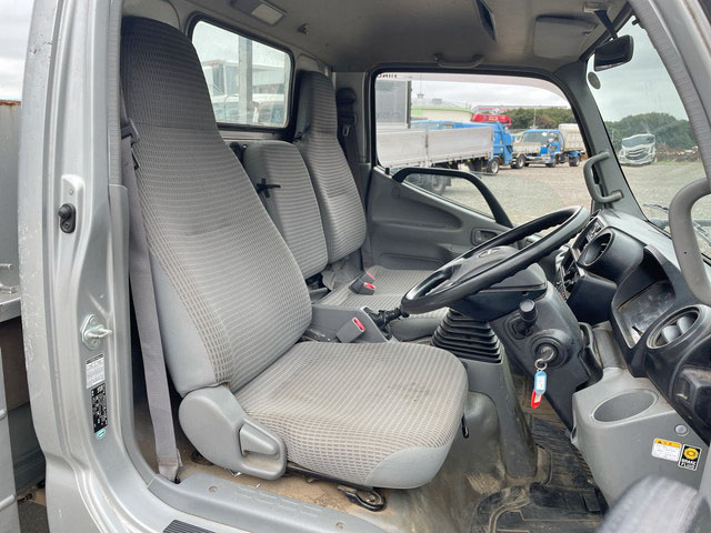 日野デュトロ平ボディ小型（2t・3t）[写真31]