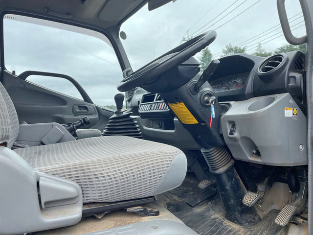 日野デュトロ平ボディ小型（2t・3t）[写真32]