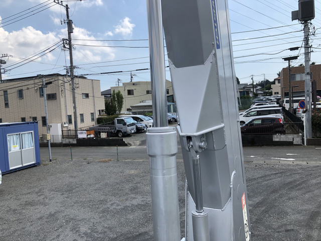 いすゞエルフ高所作業車小型（2t・3t）[写真05]