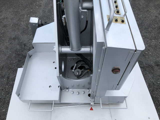 いすゞエルフ高所作業車小型（2t・3t）[写真06]