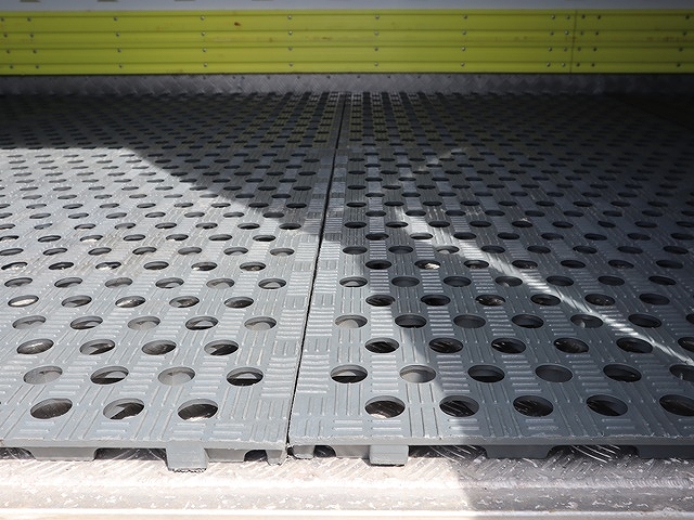 三菱ふそうキャンター冷凍車（冷蔵車）小型（2t・3t）[写真09]