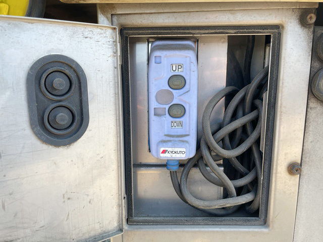 三菱ふそうキャンター平ボディ小型（2t・3t）[写真17]