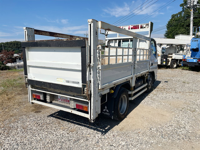 三菱ふそうキャンター平ボディ小型（2t・3t）[写真02]
