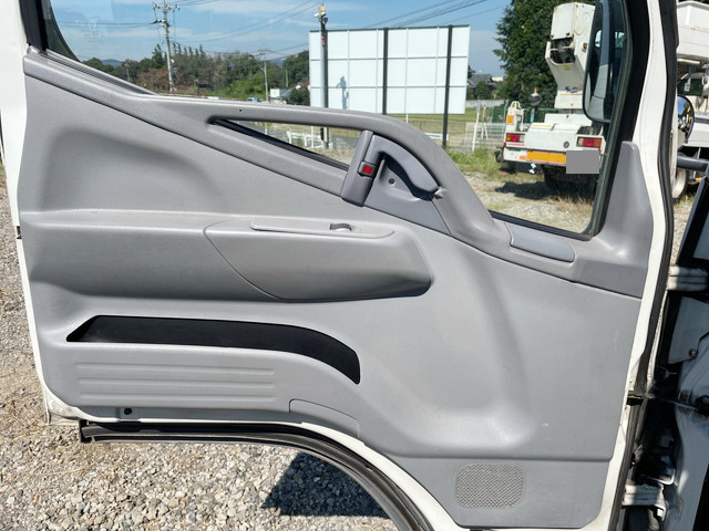 三菱ふそうキャンター平ボディ小型（2t・3t）[写真26]