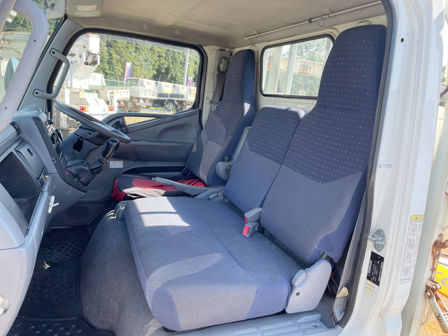 三菱ふそうキャンター平ボディ小型（2t・3t）[写真28]