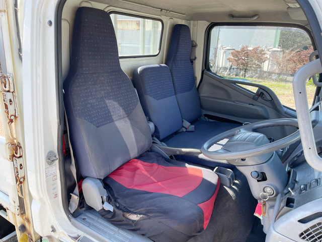 三菱ふそうキャンター平ボディ小型（2t・3t）[写真29]